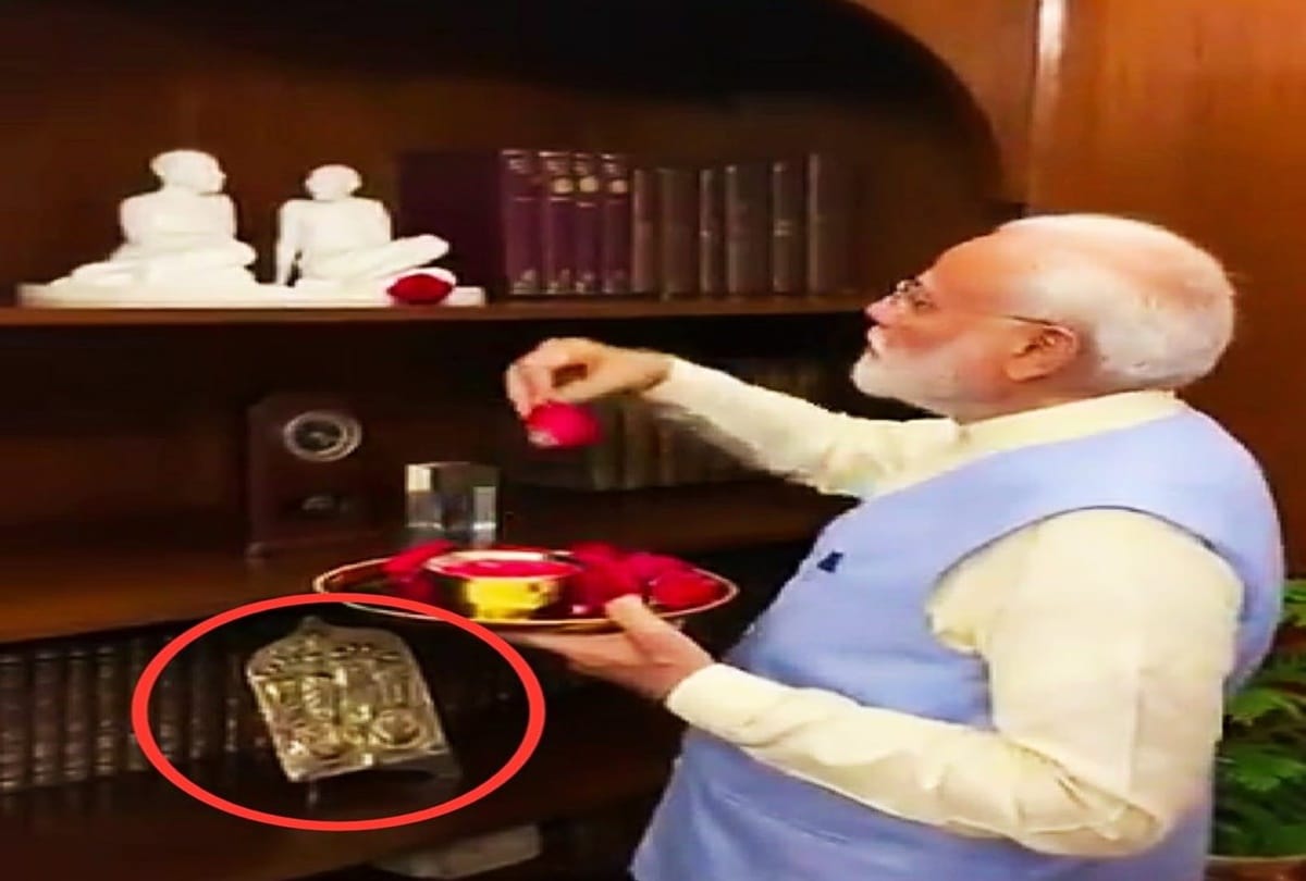 pm narendra modi take charge tribute to gandhi and patel and puja on pmo office