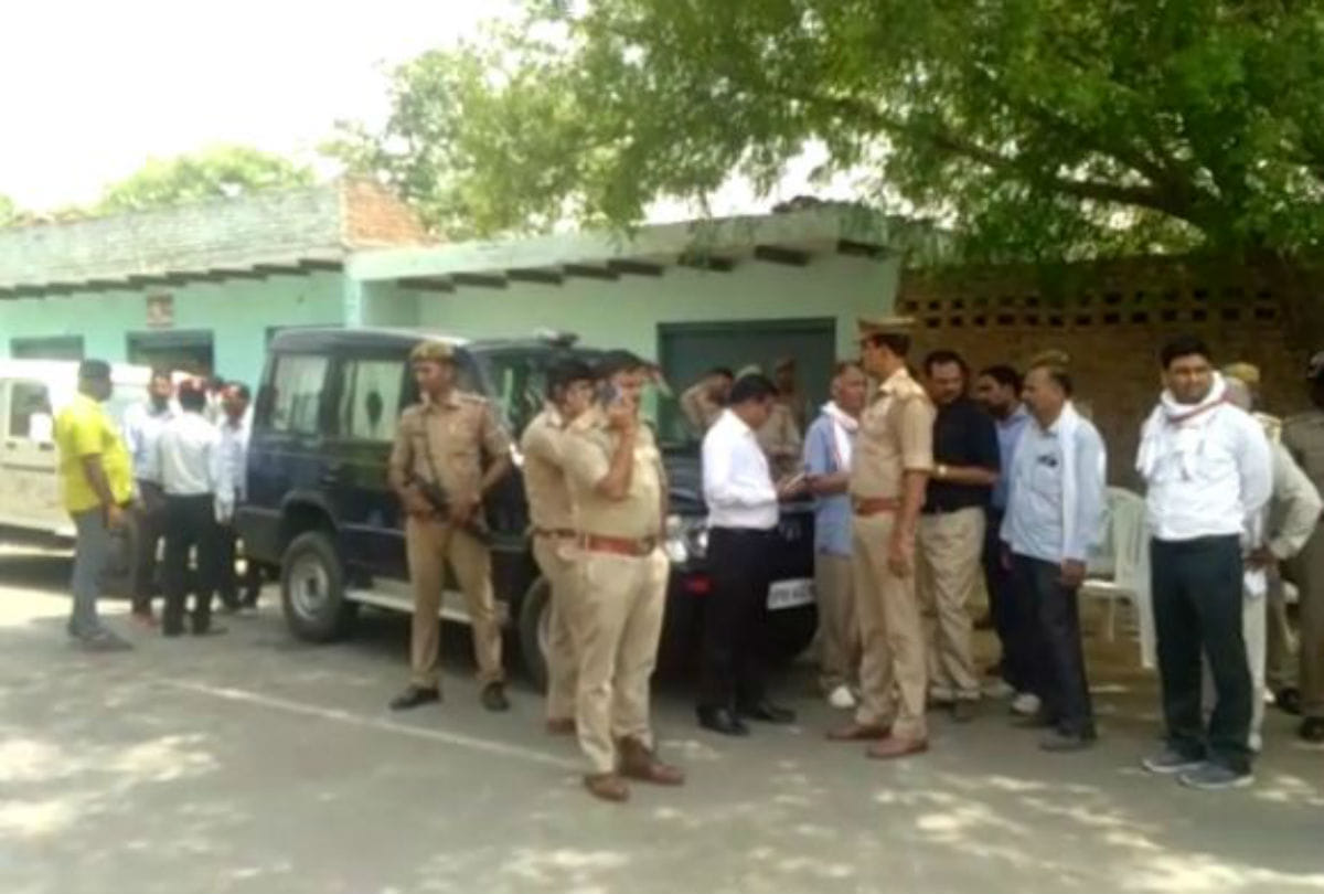 clash between two groups over land dispute in agra
