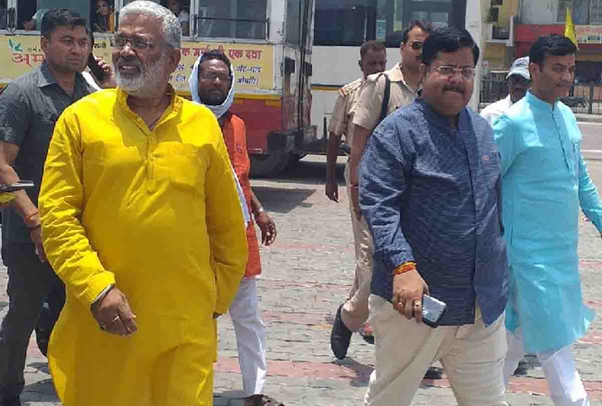 Transport minister swatantra dev singh reached yatri plaza