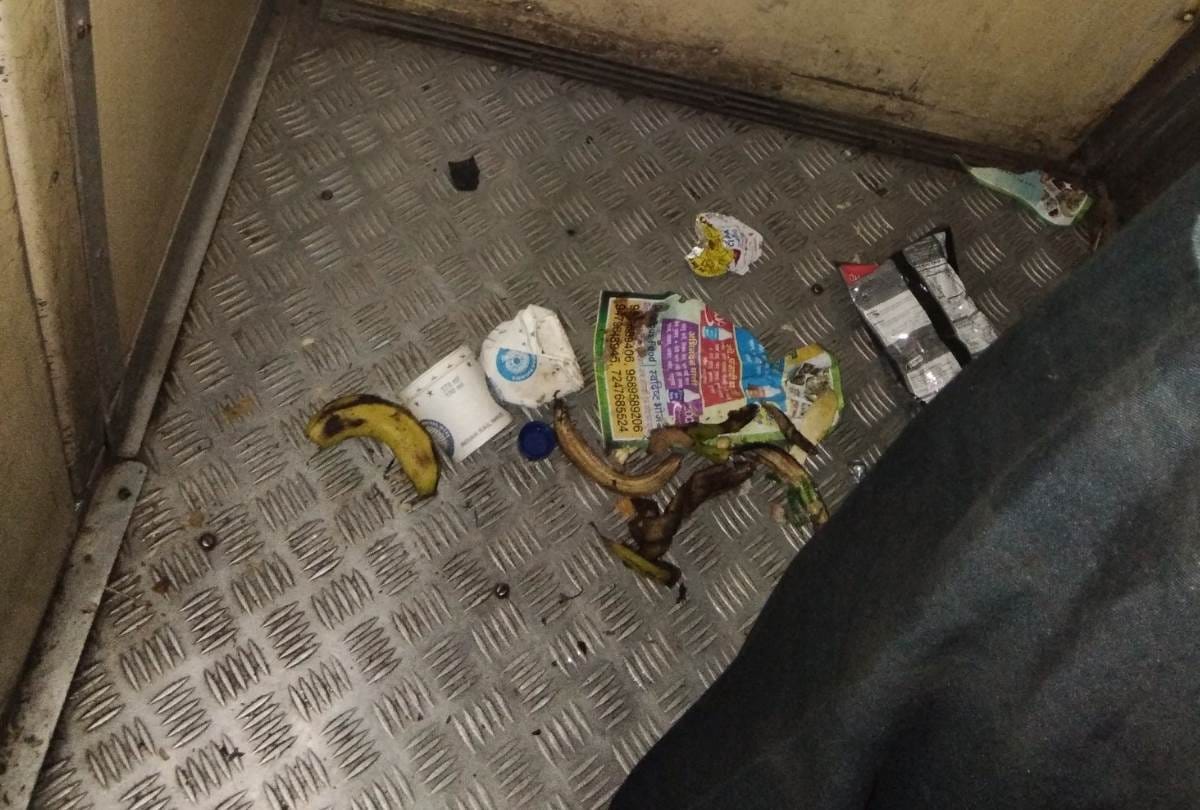 Poor Quality food caught to serve passengers during raid in awadh Express