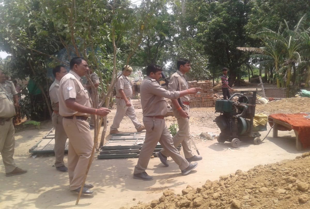 Villagers attacked on police dial 100 team, policeman injured in Maharajganj, Gorakhpur