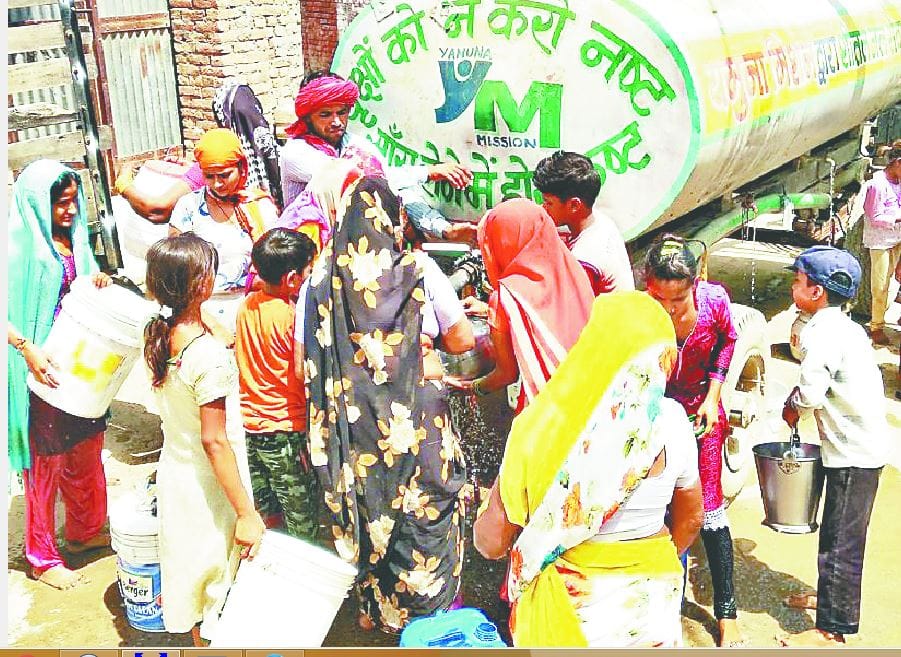 भीषण गर्मी में लोगों की प्यास बुझाने में लगा यमुना मिशन