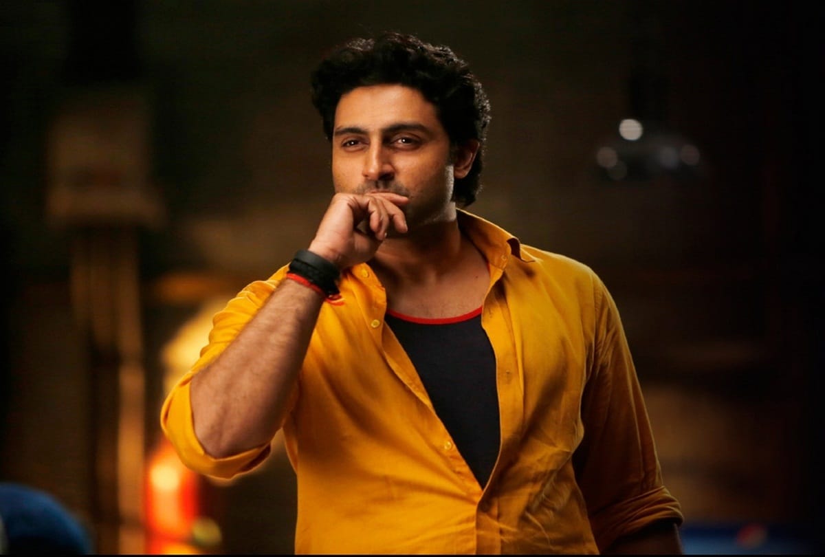 Abhishek Bachchan Trolled by Users as he Writes Emotional Note For Amitabh bachchan