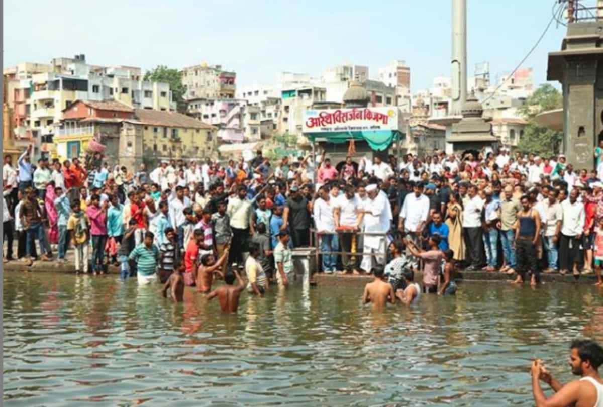 ajay devgn reached nasik for veeru devgan ashes immerse in ramkund