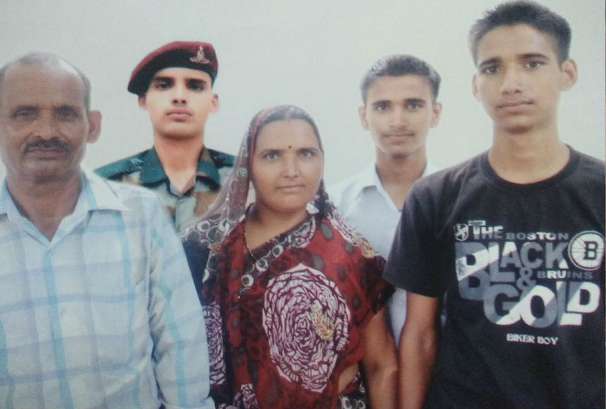 Funeral of martyr Amit chaturvedi on his 25th birthday in agra