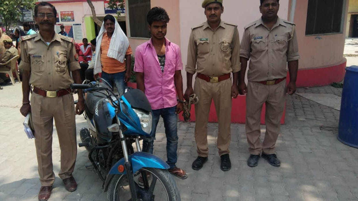 चोरी की बाइक के साथ युवक गिरफ्तार