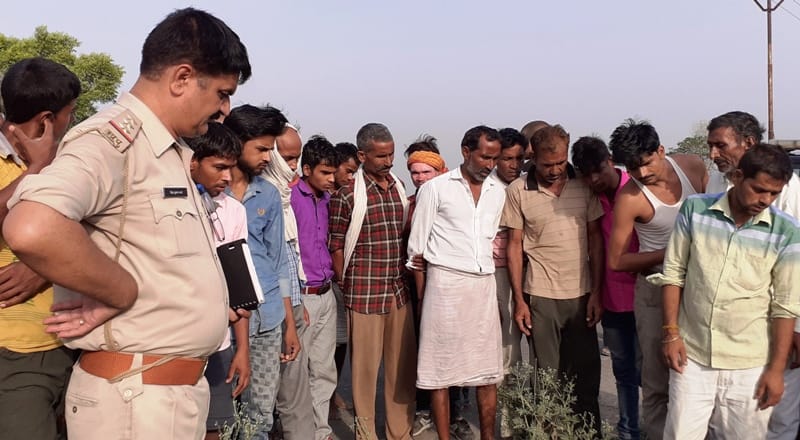 सड़क किनारे मिला छात्र का शव, हत्या की आशंका