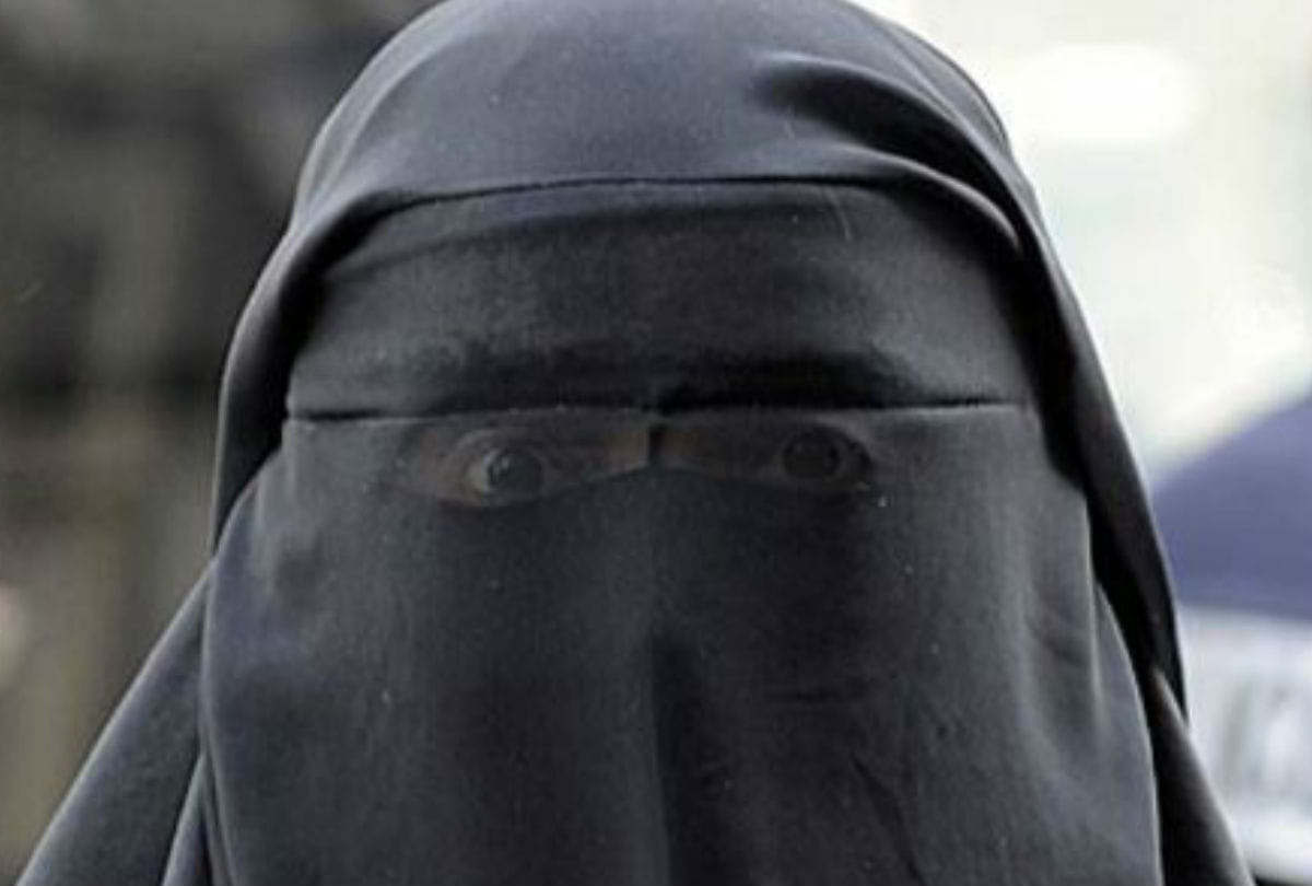 Pregnant Wife Left by Husband Due to Giving Birth Three Daughters