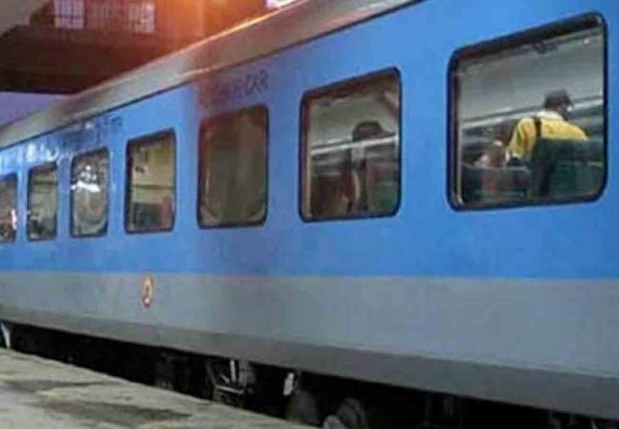 announcement of running special train and travellers are wandering for reservation