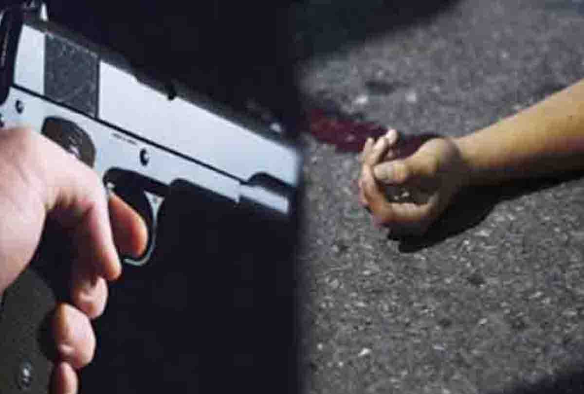 robbers attacked in car and shot to man