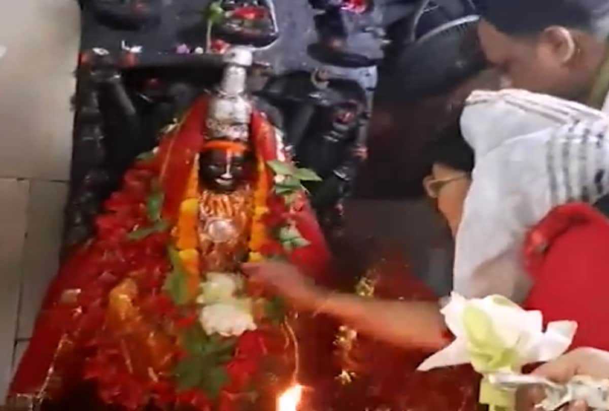 MS dhoni mother perform puja in ranchi deori temple for team india win in cricket world cup 2019