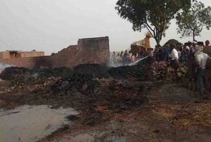 36 house burn by fire at hardoi