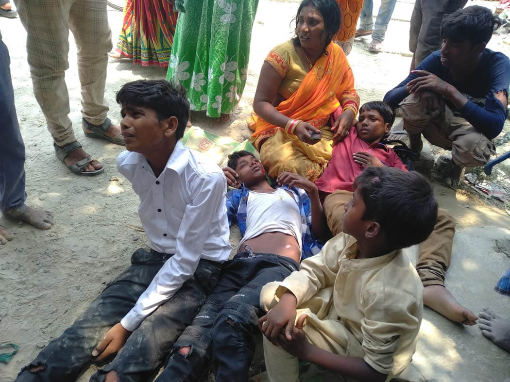 बेकाबू पिकअप पलटा, छह लोग घायल