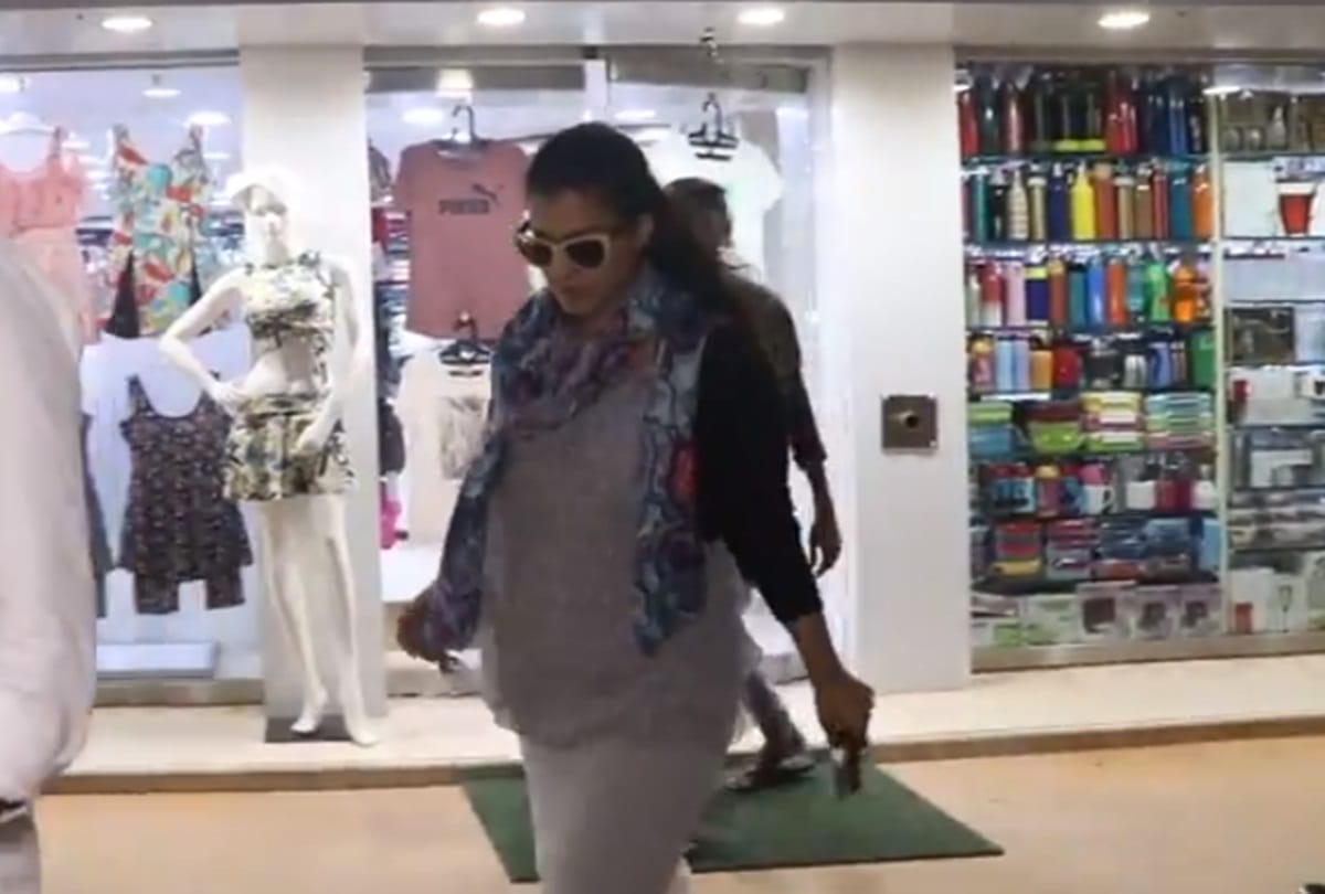 Kajol spotted in a shop during shopping after veeru devgan death