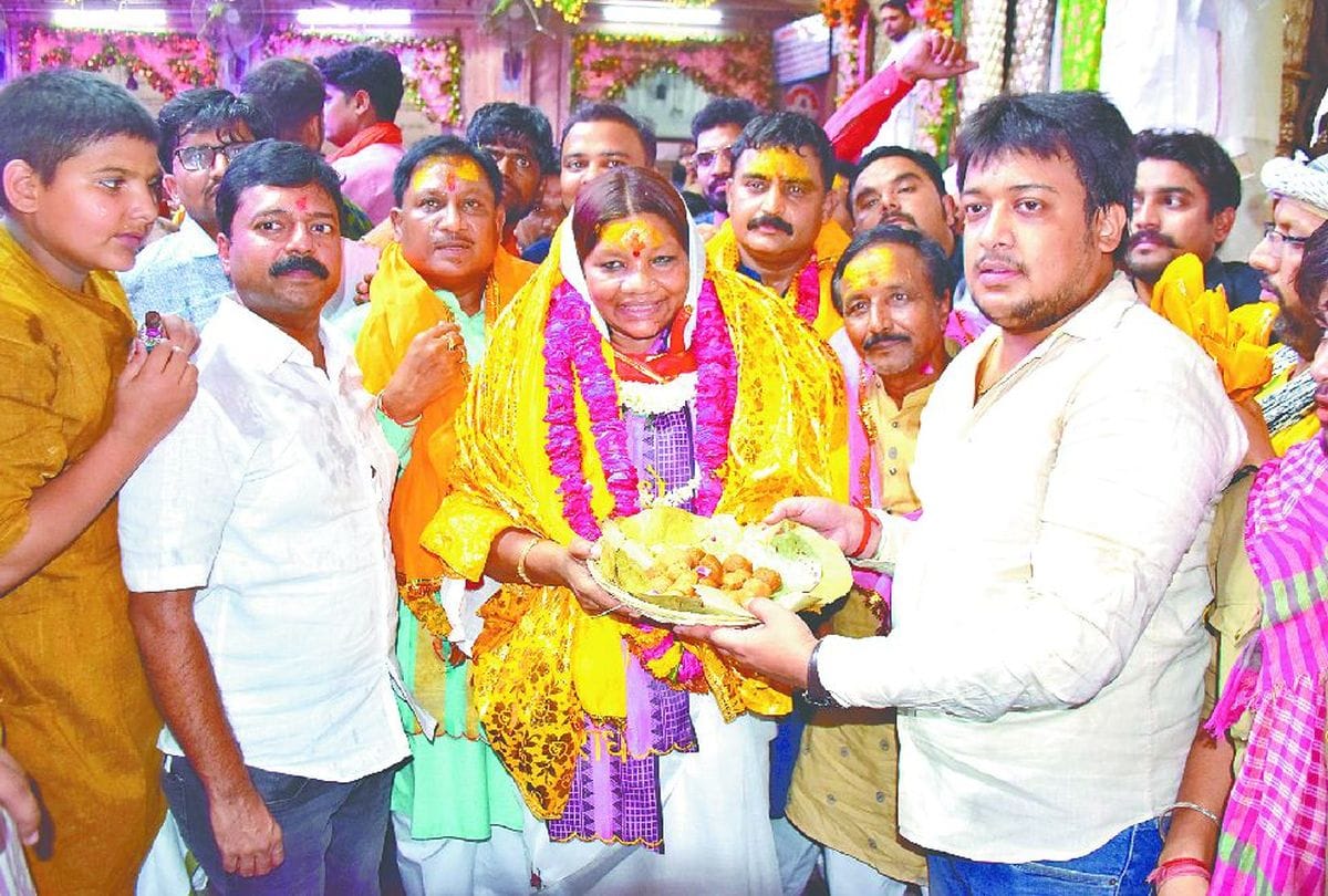 Minister of State for Tribal Welfare Renuka Singh Reach Bankabihari Mandir