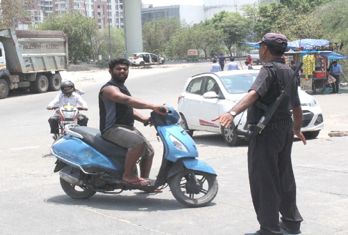 No helmet or petrol no rule apply in Gautam Buddha Nagar