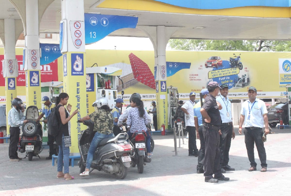 No helmet or petrol no rule apply in Gautam Buddha Nagar