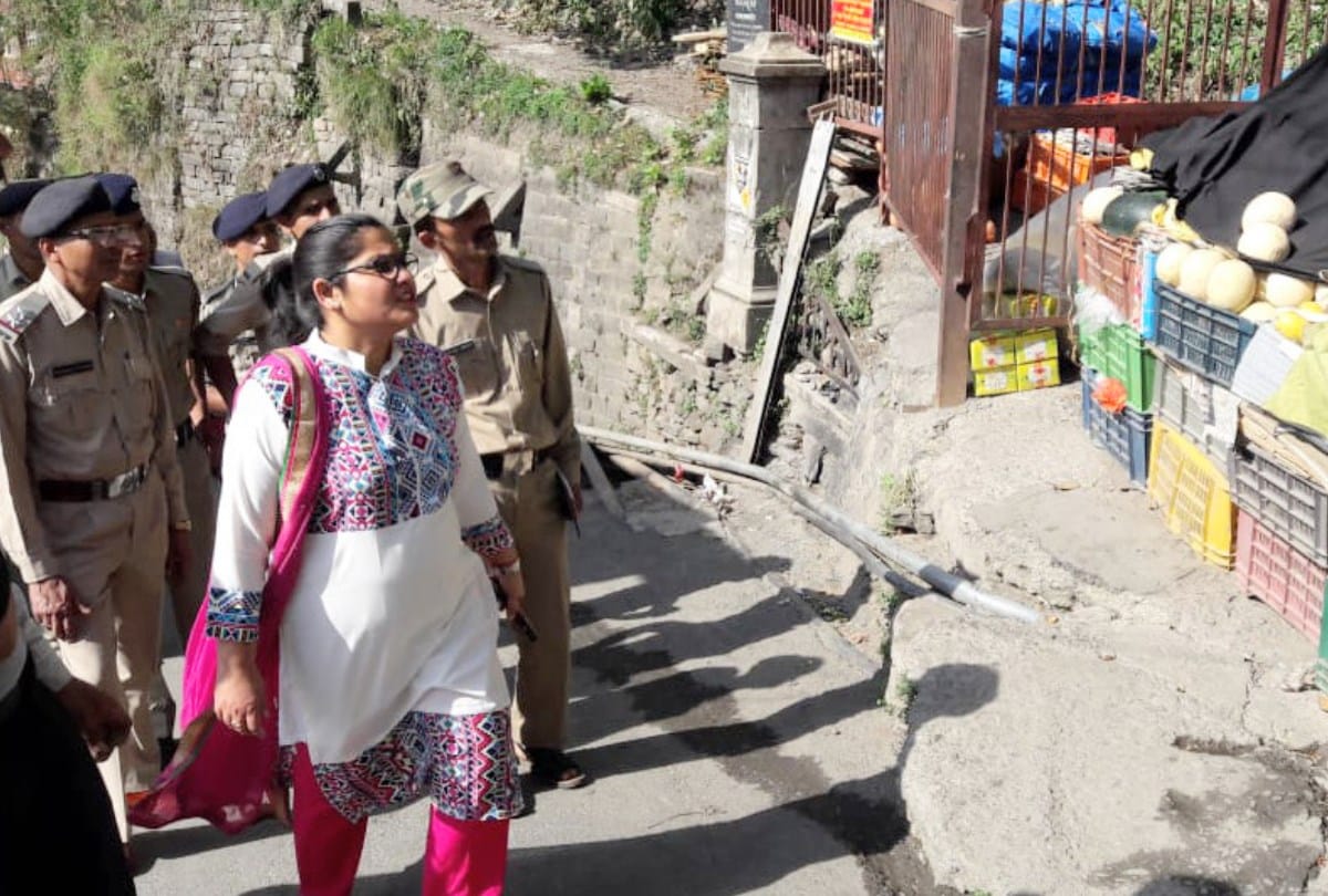 तहबाजारियों पर चला निगम का डंडा
