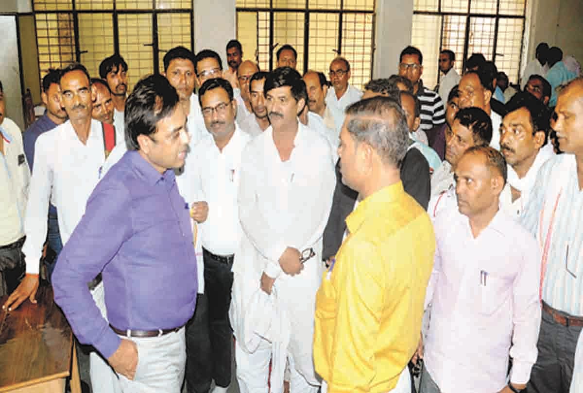 Movement will continue till transfer of Tahsil employees.