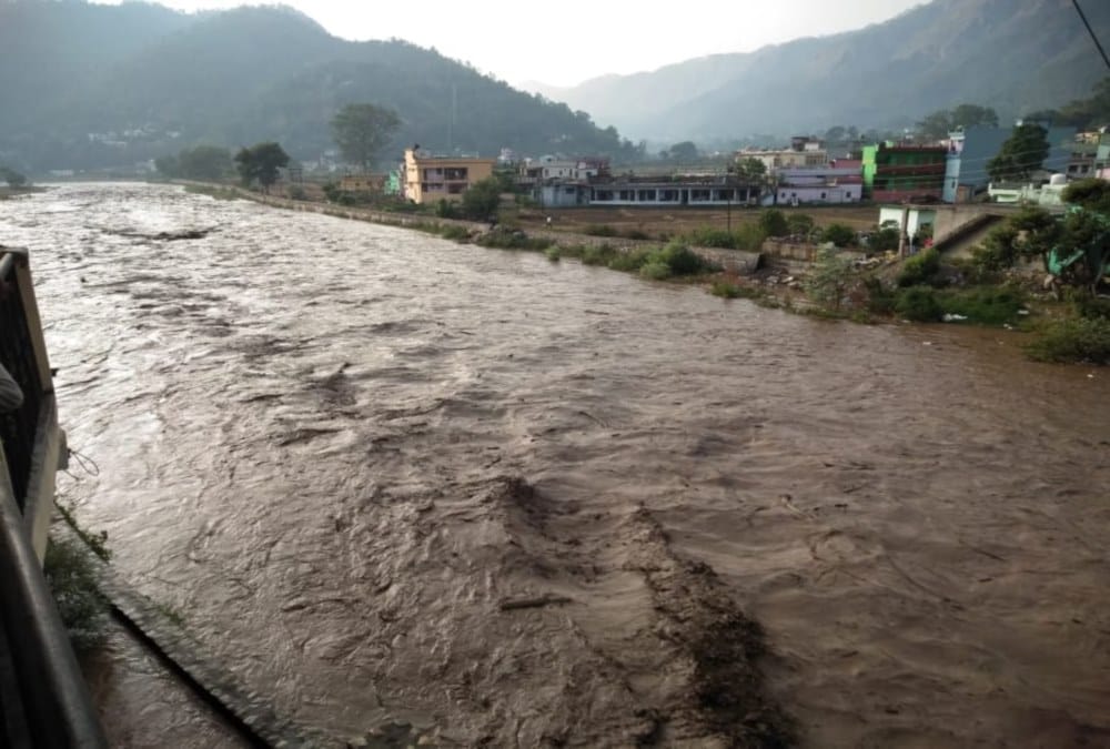 cloud burst in chamoli in terms of landslide and earthquake this district in Zone Five