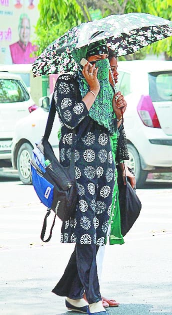 Temperature drops to 3.3 degrees, humidity rises