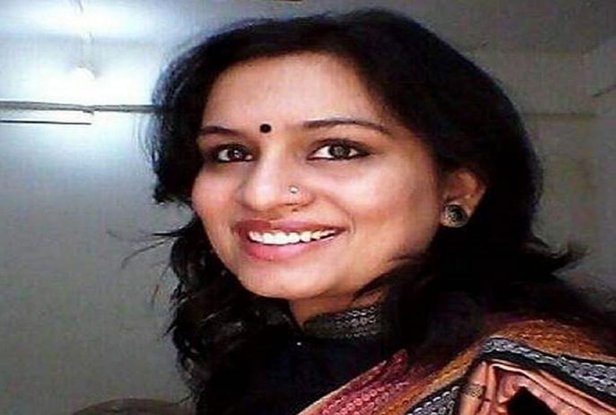 Maharashtra Government sought explanations from IAS Nidhi Choudhari on her Gandhi tweet