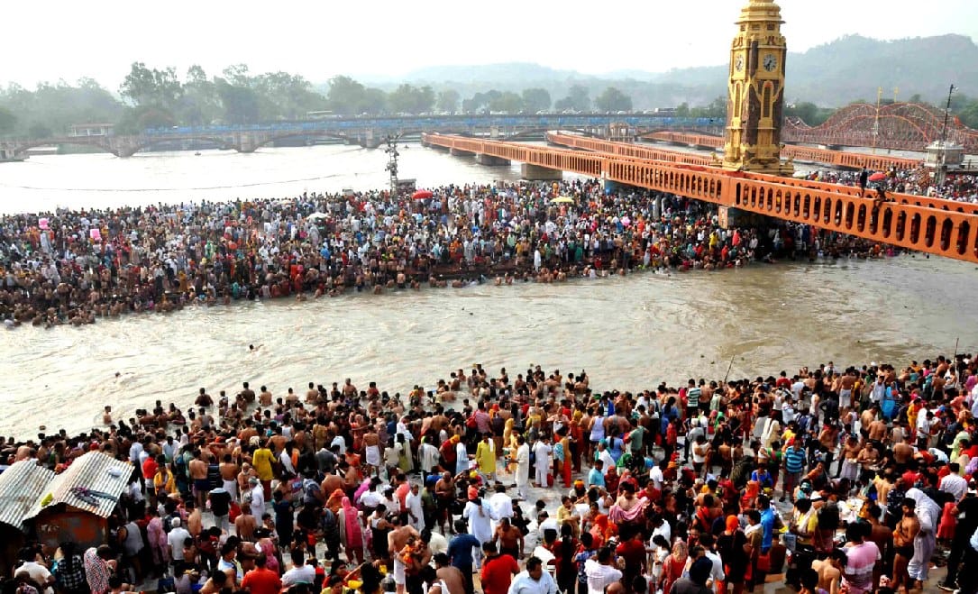 Somvati amavasya 2019 crowd like kumbh on hari pauri for ganga snan