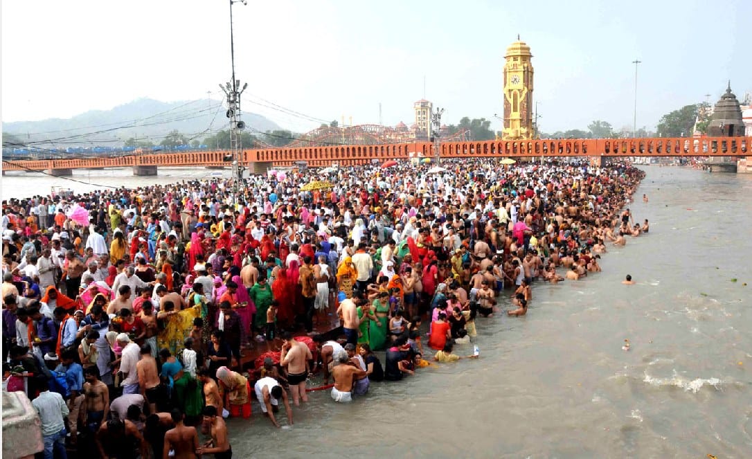 Somvati amavasya 2019 crowd like kumbh on hari pauri for ganga snan