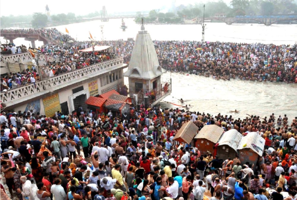 40 Lakh devotees take holy bath on hari pauri space not Found for pitru tarpan