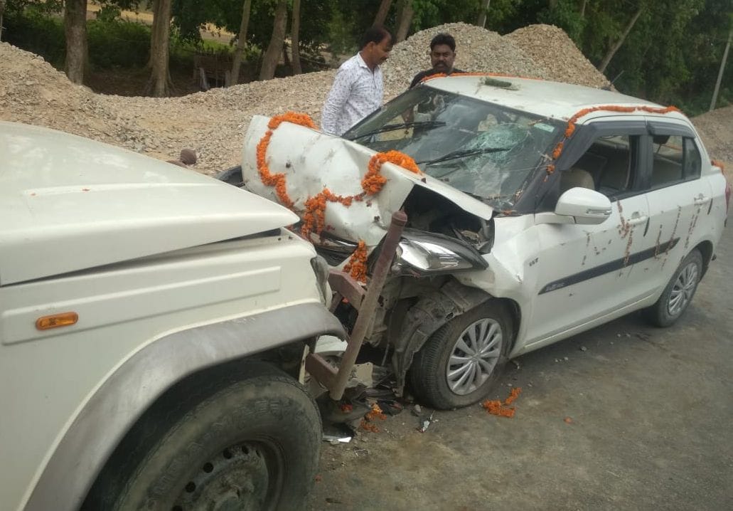 सड़क हादसे में दूल्हा-दुल्हन समेत छह घायल, दो रेफर