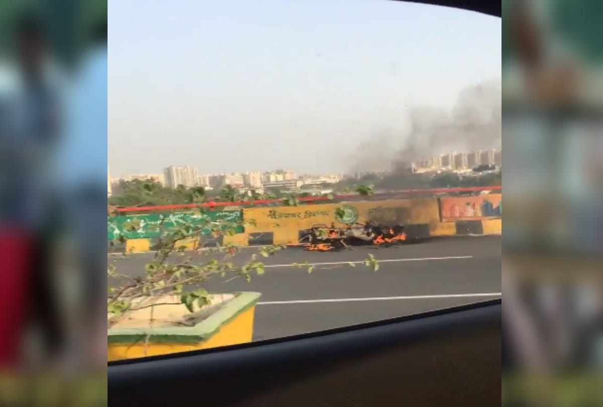 bike catches fire on hindon elevated road woman tweet help up 100 assistance