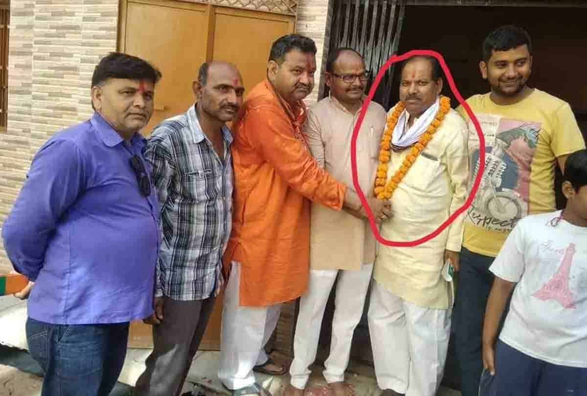 bjp leader take 8 lakh rupees from bjp mla for pm modi rally