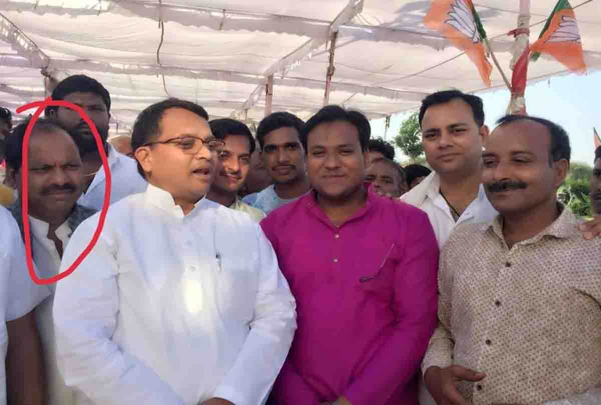 bjp leader take 8 lakh rupees from bjp mla for pm modi rally