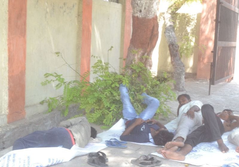 क्रय केंद्रों पर सन्नाटा, आराम फरमा रहे कर्मचारी