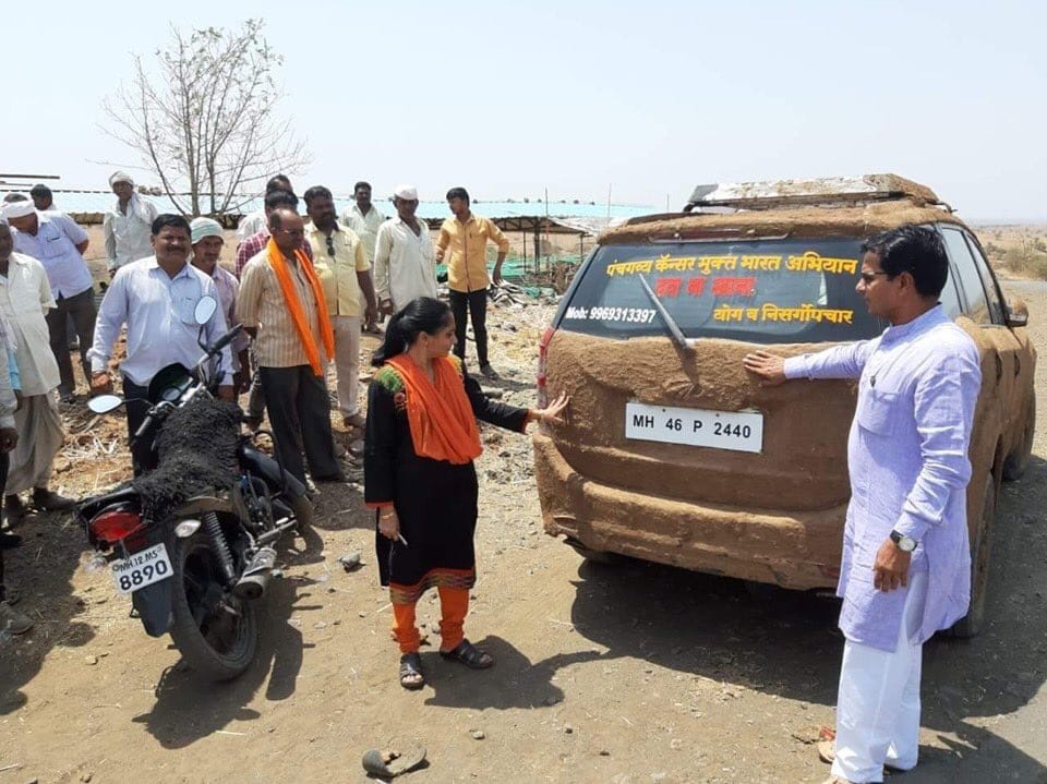 after toyota corolla altis, now pune senior doctor coats his Mahindra XUV500 with cow dung