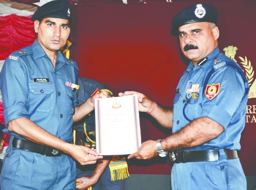 केरल बाढ़ आपदा में कुशल प्रबंधन पर विजय सिंह को मिला सम्मान