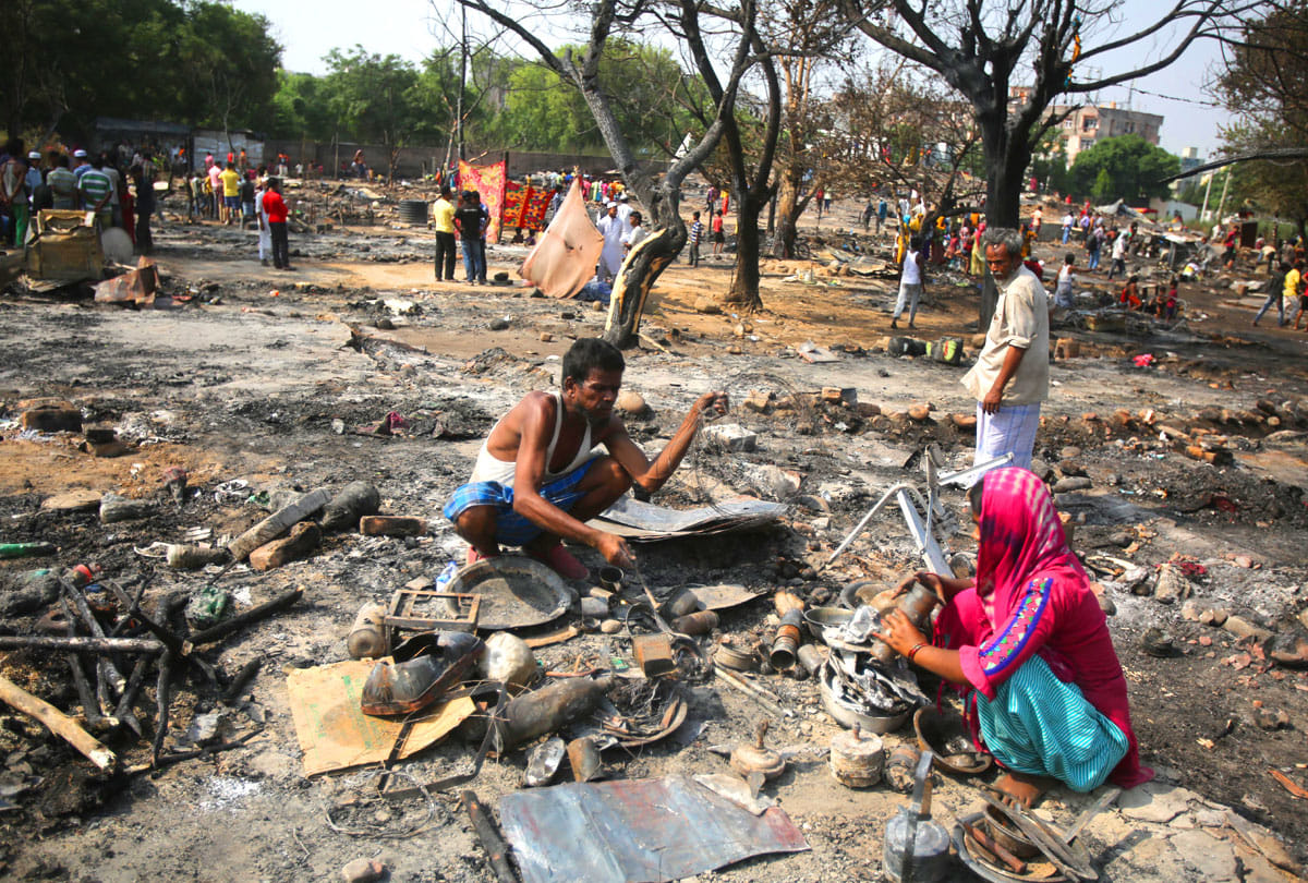 fire broke out in maratha mohalla jammu, approx 500 jhuggis set on fire