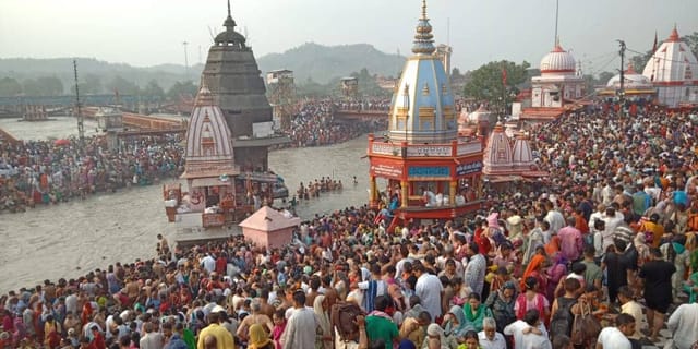 सोमवती अमावस्या पर लाखों श्रद्धालुओं ने डुबकी लगाई 2 दुनिया रंग बिरंगी Lakhs of devotees took a holy dip on Somvati Amavasya.