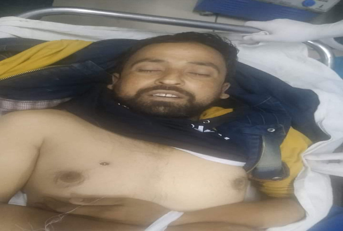 Jammu and Kashmir: Suspected terrorists fired upon Sameer Ahmad in the outskirts of Srinagar