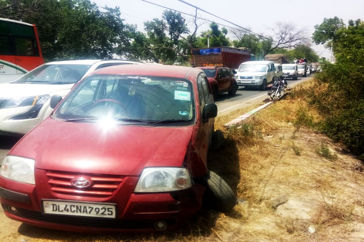अनियंत्रित कार ने उड़ाई 85 गांवों की बिजली
