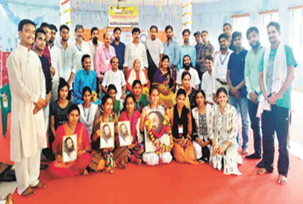 Self-supporting youth to play their role