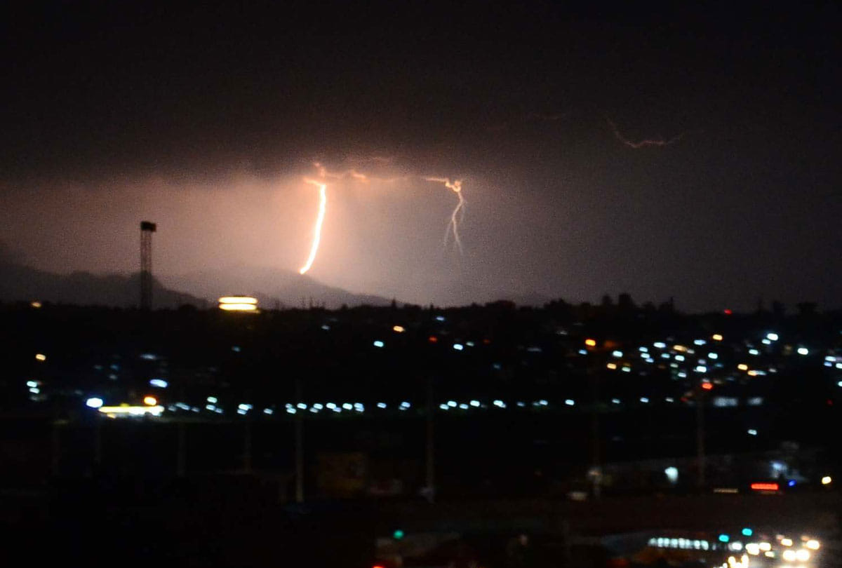 one died five other Scorched by lightning in shahjahanpur bareilly