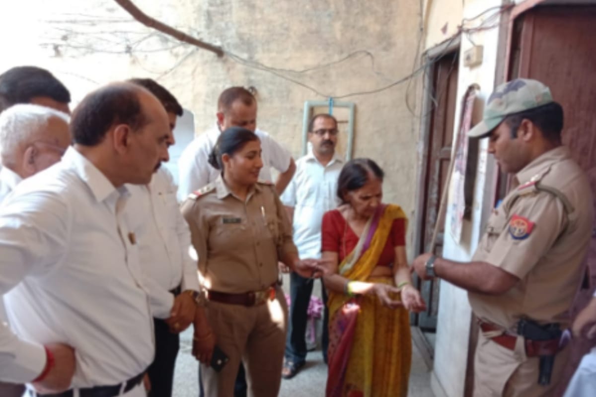 badmash looted an old couple in Daytime in Muzaffarnagar
