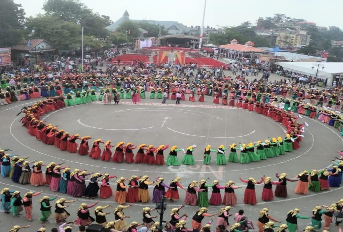 600 Thousands Anganwadi activists dances together in Shimla on the tune of natti