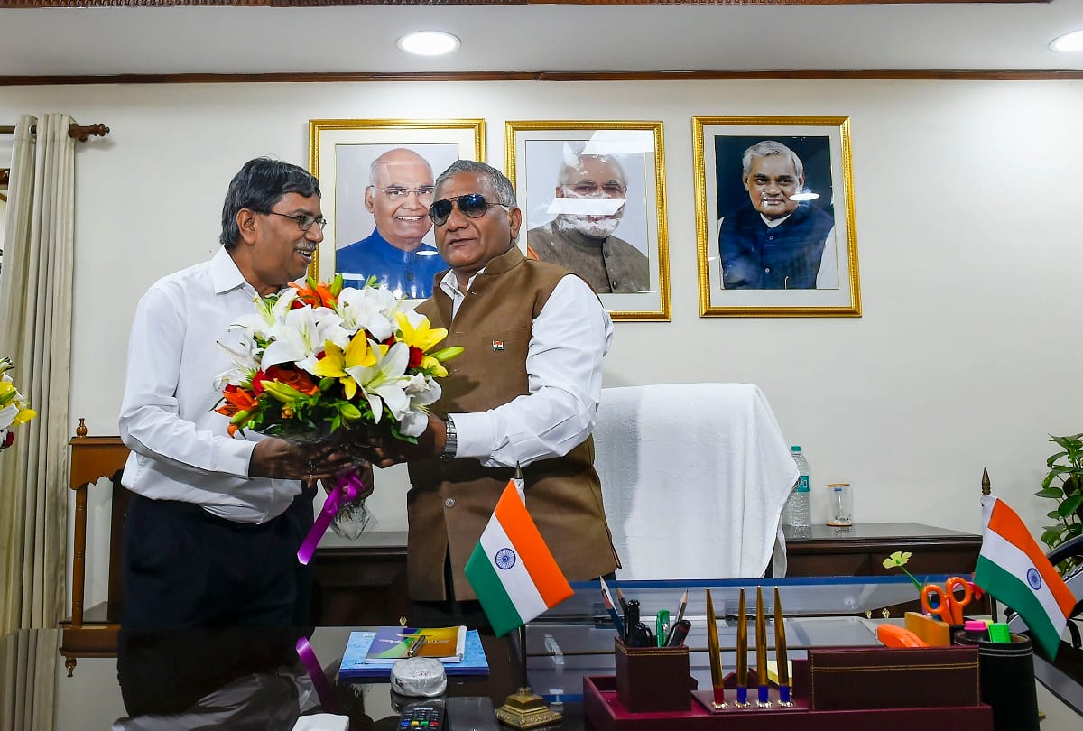 Union Minister Smriti Irani Ravi Shankar Prasad VK Singh take charge of respective ministry
