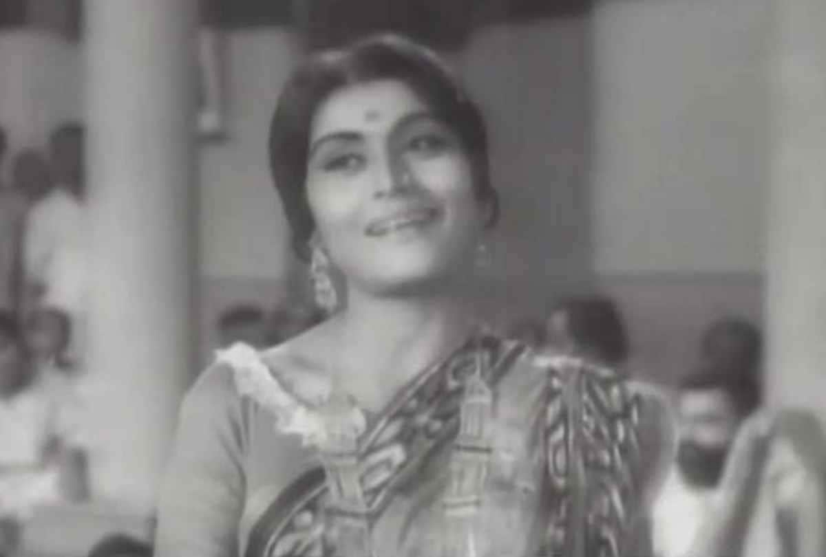 kishore kumar first wife ruma guha passed away in kolkalta mamta benerjee