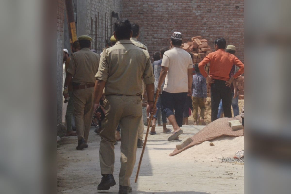 Police raided mini slaughterhouse in baghpat near by police chauki