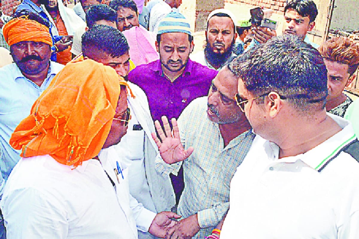 Police raided mini slaughterhouse in baghpat near by police chauki