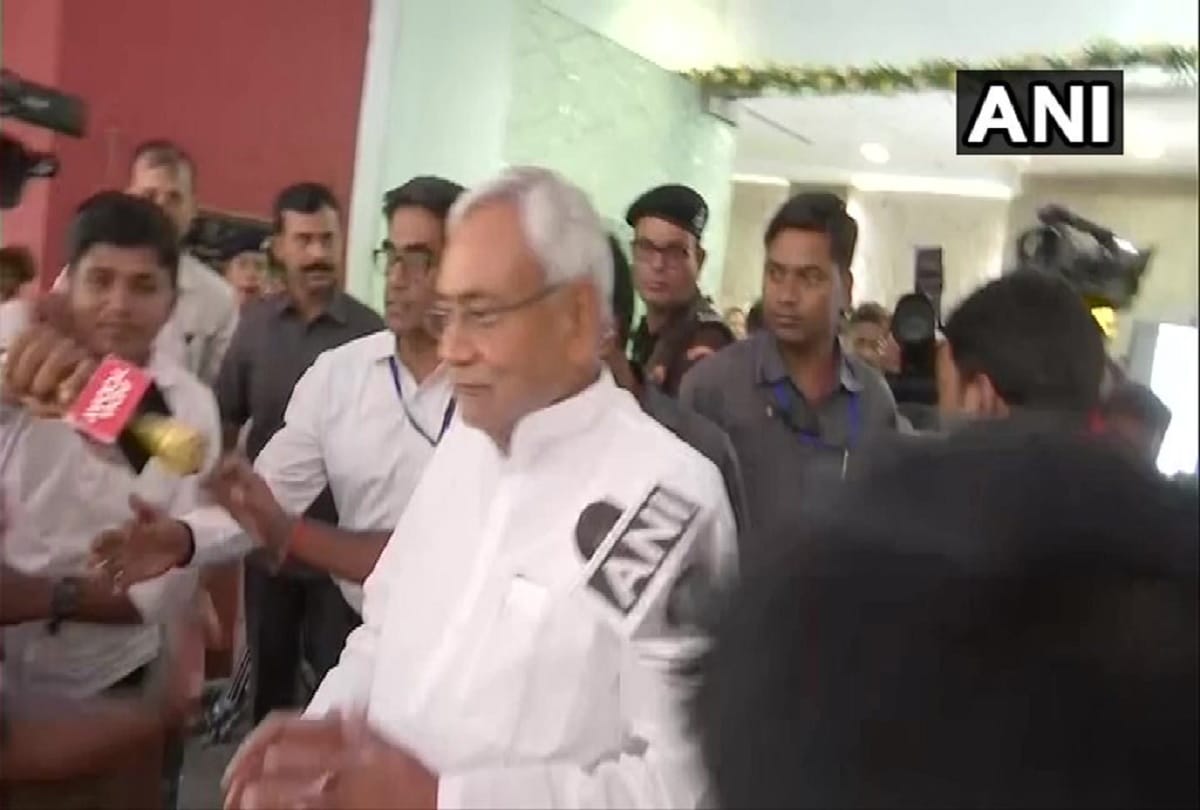 Bihar: Nitish Kumar Counter Giriraj Singh on Iftar Party tweet