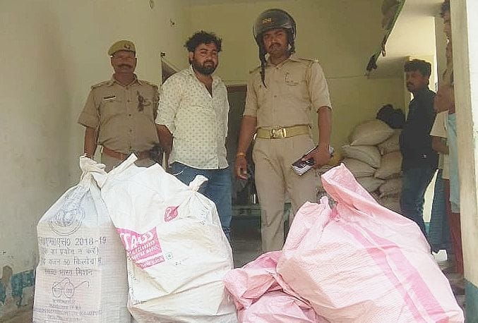 50 हजार रुपये के अवैध पटाखे बरामद